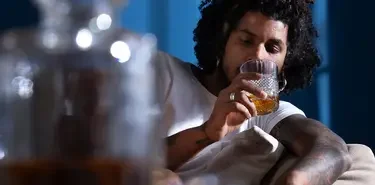 Como a ansiedade pode levar ao uso de drogas e álcool